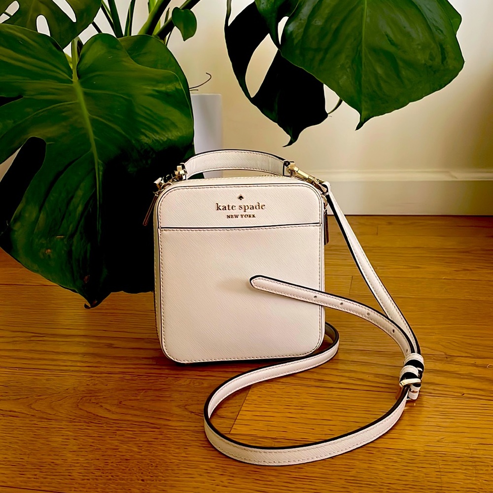 Kate Spade Daisy Vanity White Saffiano Leather Cross Body Bag with Wallet